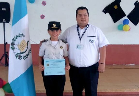 EL-PROGRESO-Y-SACATEPÉQUEZ-PARTICIPAN-EN-ELECCIÓN-DE-NIÑA-O-NIÑO-COMISARIA-POR-UN-DÍA-2