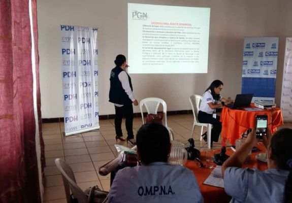 LÍDERES-COMUNITARIOS-DE-JALAPA-SE-CAPACITAN-EN-TEMAS-DE-NIÑEZ-Y-ADOLESCENCIA-2 LÍDERES-COMUNITARIOS-DE-JALAPA-SE-CAPACITAN-EN-TEMAS-DE-NIÑEZ-Y-ADOLESCENCIA-2