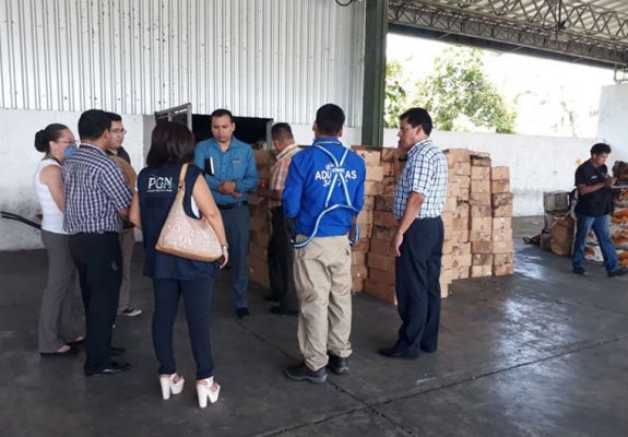 COORDINACIÓN-INTERINSTITUCIONAL-LOGRA-INCAUTACIÓN-DE-MERCADERÍA-EN-COATEPEQUE-2 COORDINACIÓN-INTERINSTITUCIONAL-LOGRA-INCAUTACIÓN-DE-MERCADERÍA-EN-COATEPEQUE-2