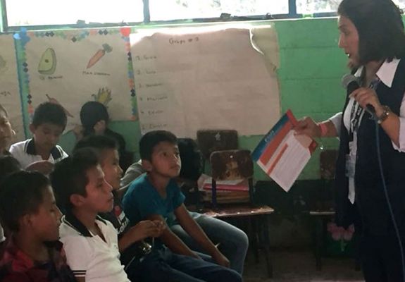 CAPACITAN-A-ALUMNOS-SOBRE-LOS-DERECHOS-DE-LA-NIÑEZ-Y-ADOLESCENCIA-EN-SAN-MARCOS-2