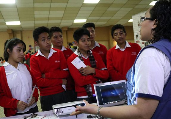 IMPARTEN-CHARLA-INFORMATIVA-A-ESTUDIANTES-EN-SAN-JUAN-SACATEPÉQUEZ-2